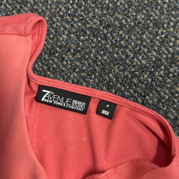 7th avenue new York and company top S // 042744 - Picture 2 of 2